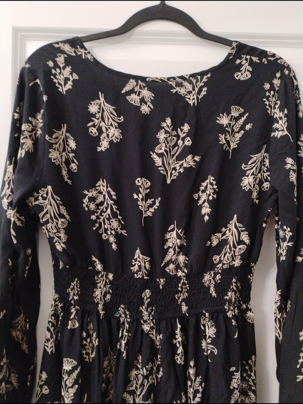 Cupshe Black Floral Long Sleeve Maxi Dress Smocked V-Neck Boho Size Medium - Picture 4 of 7